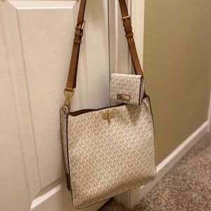 Like New ❤️Michael Kors Purse and Wallet!